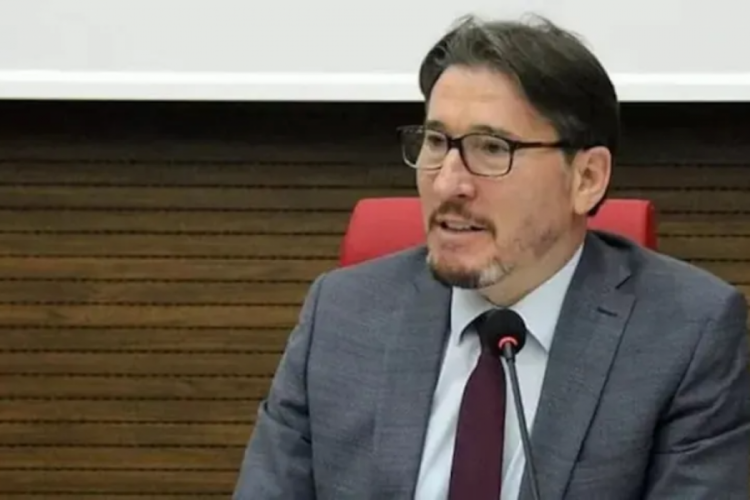 Mimarlık fak&uuml;ltesine atanan ilahiyat&ccedil;ı Muhittin Kapanşahin istifa etti