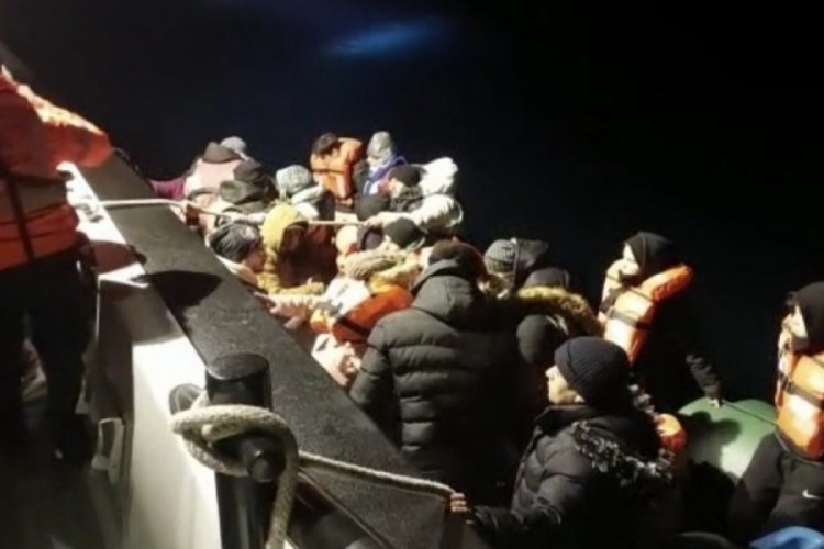 &Ccedil;anakkale Ezine a&ccedil;ıklarında 45 ka&ccedil;ak g&ouml;&ccedil;men yakalandı
