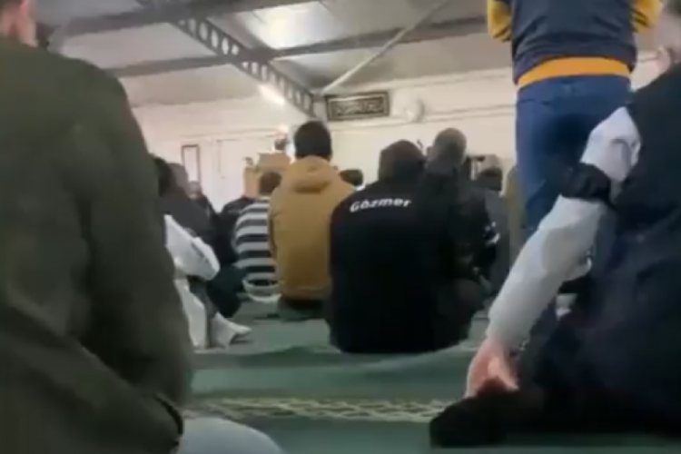 Bir imam cuma hutbesinde Haluk Levent ve Oğuzhan Uğur'u hedef aldı!