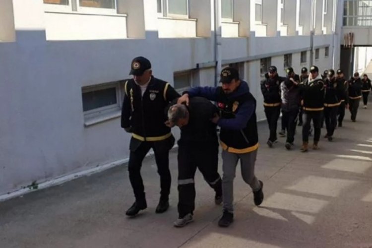 Depremzedelerin ara&ccedil;larını &ccedil;alan 12 kişi yakalandı