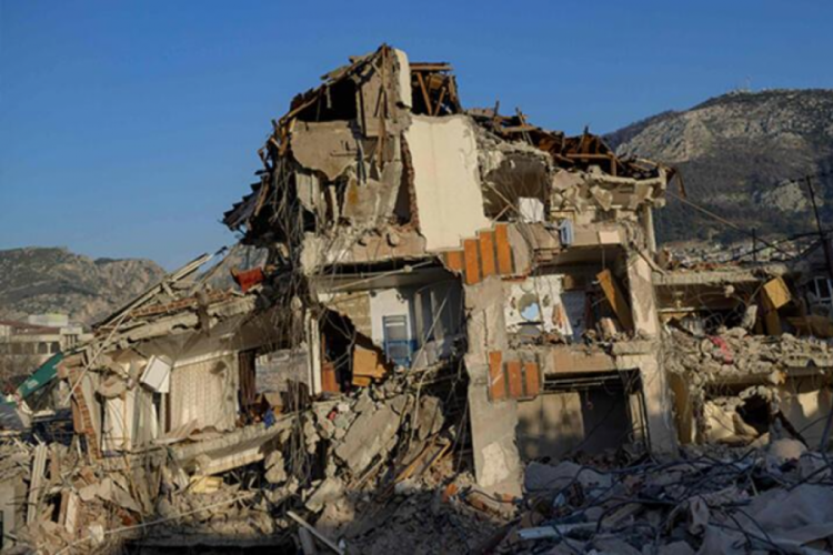 Suriye'de depremde 5 bin 801 kişi hayatını kaybetti