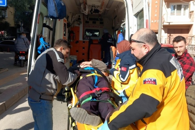 Bursa'da motosiklet s&uuml;r&uuml;c&uuml;s&uuml; yayaya &ccedil;arparak ka&ccedil;tı