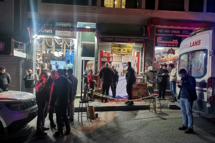 Eski kız arkadaşı ve bir kişiyi yaraladıktan sonra kendini vurdu