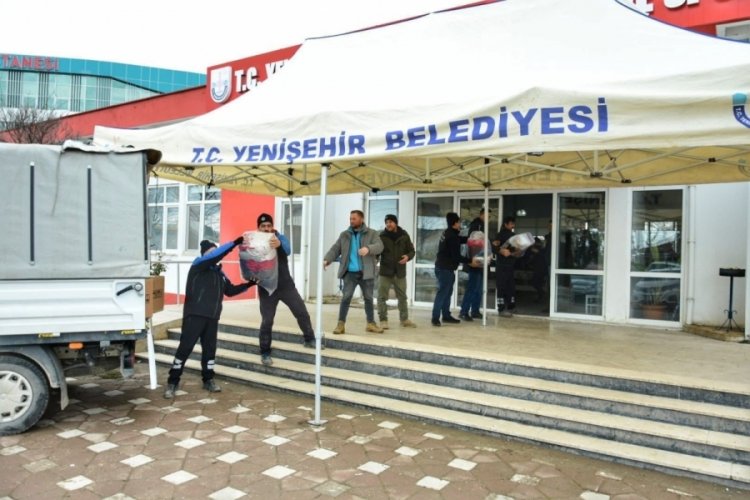 Yenişehir'de vatandaş, deprem b&ouml;lgesinin yaralarını sarıyor