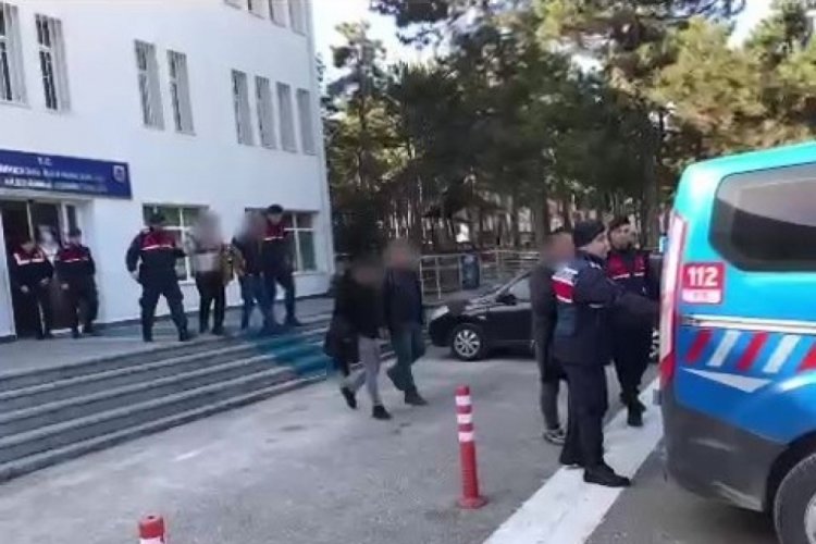 Eskişehir'de polis 11 bin 398 paket ka&ccedil;ak sigara ele ge&ccedil;irdi