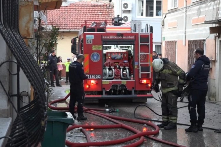 Bursa Osmangazi'de korkutan yangın: 2 yaralı