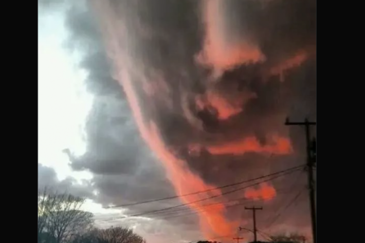 Bursa'da insan yüzlü bulut iddiası sosyal medyayı çalkaladı
