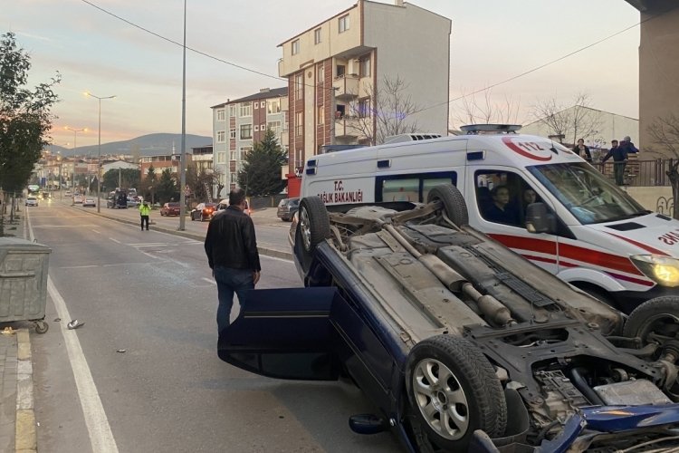 Kocaeli'nde k&ouml;peğe &ccedil;arpmamak i&ccedil;in manevra yaptır, takla attı