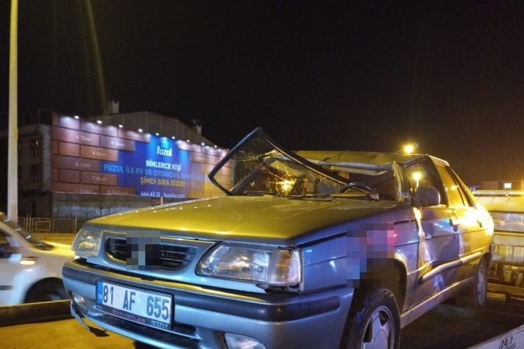 D&uuml;zce'de ref&uuml;je &ccedil;arpan ara&ccedil; takla attı: 2 kişi yaralandı