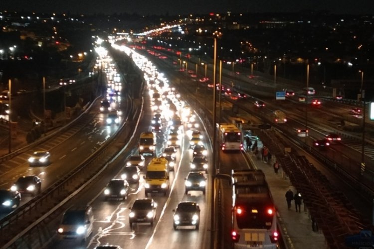 Yarıyıl tatilinin bitmesiyle birlikte İstanbul'da trafik yoğunluğu oluştu
