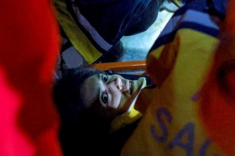 114 saat sonra enkazdan kurtarılan gen&ccedil; avukat hayatını kaybetti