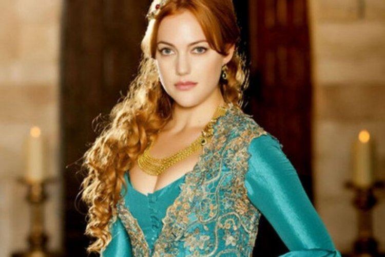 Depremzedeler i&ccedil;in Meryem Uzerli TIME 100 Awards T&ouml;reni'nde yardım topladı!