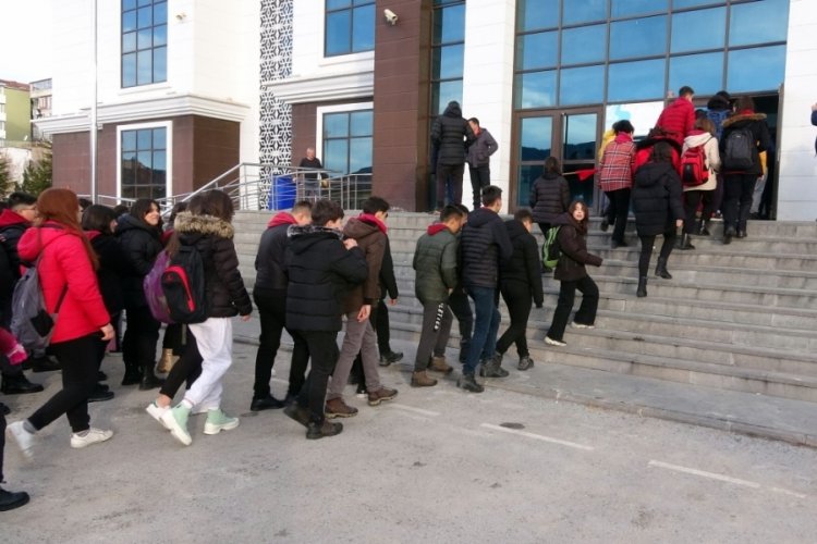 Yozgat'ta deprem b&ouml;lgesinden gelen 662 &ouml;ğrenci ders başı yaptı