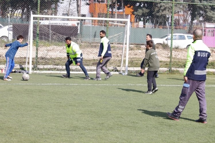 BUSKİ ekipleri, depremzede &ccedil;ocuklarla moral ma&ccedil;ı yaptı