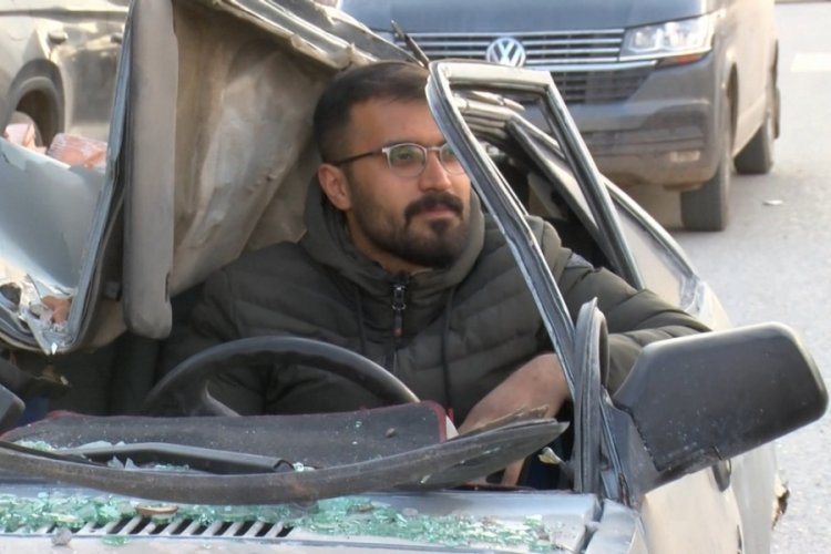 Gaziantep'te enkazdan &ccedil;ıkan otomobille yolculuk