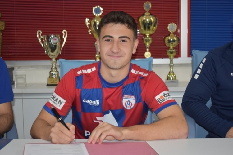 Altınordu'da Mustafa Karaman profesyonel oldu