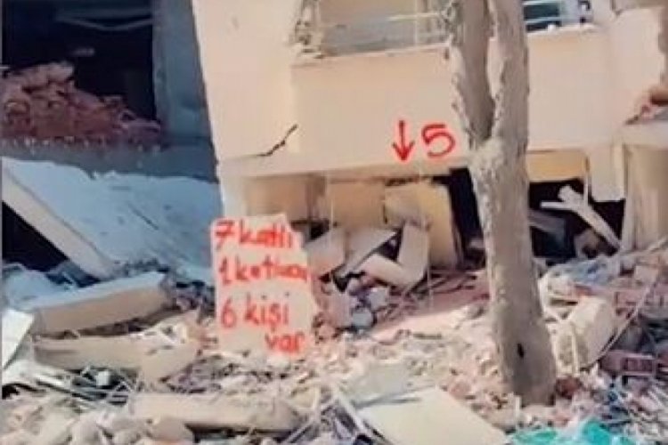 Hatay'da binaların &uuml;zerine yazılan notlar t&uuml;yleri diken diken etti