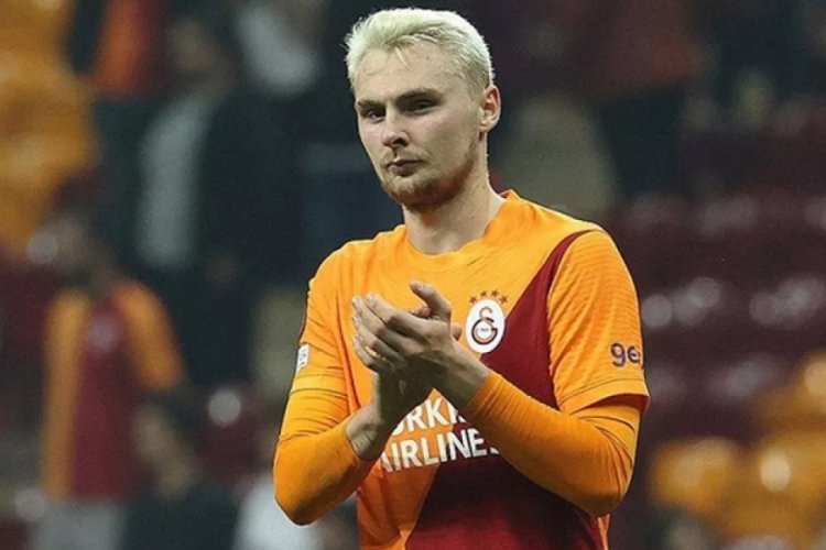 Victor Nelsson Fenerbah&ccedil;eli taraftara imzalı forma g&ouml;nderdi