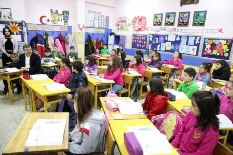 D&uuml;zce'de depremzede &ouml;ğrenciler eğitime başladı