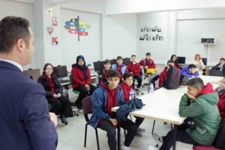 Muğla'da 3 bin depremzede &ccedil;ocuk okula başladı