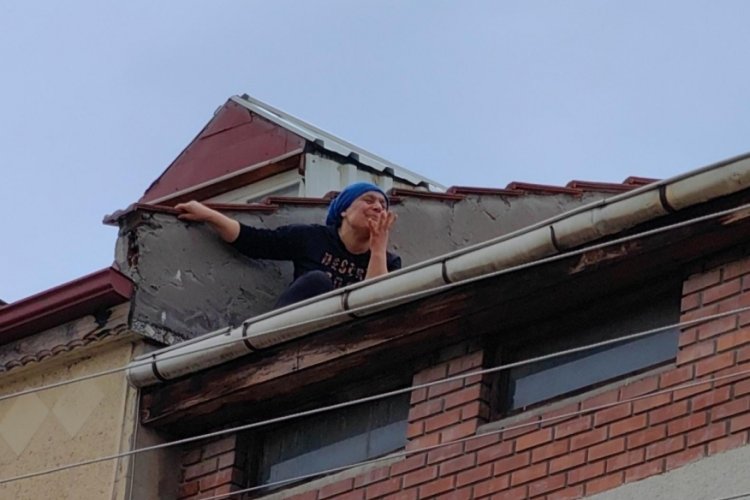 Bursa'da evi i&ccedil;in tahliye kararı verildi! İntihar girişiminde bulundu