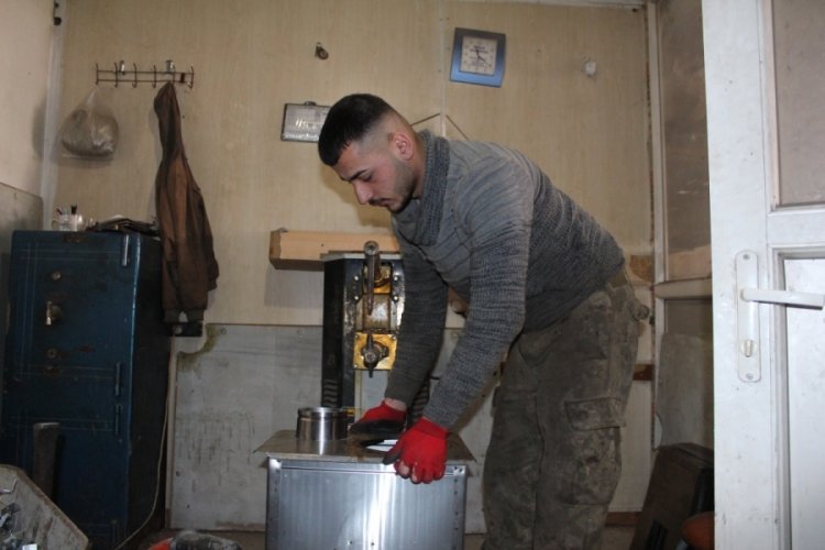 Iğdır'da &uuml;retilen sobalar deprem b&ouml;lgesine g&ouml;nderildi