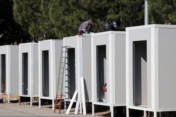 Manisa'dan deprem b&ouml;lgesine 10 tır duş ve tuvalet uğurlandı