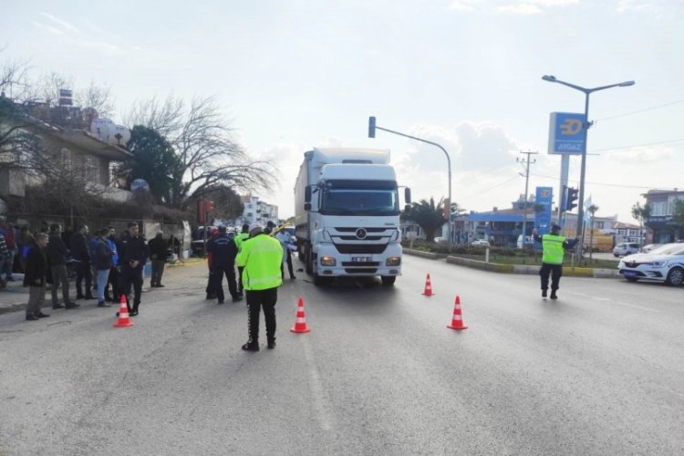Balıkesir'de tırın altında kalan kişi hayatını kaybetti