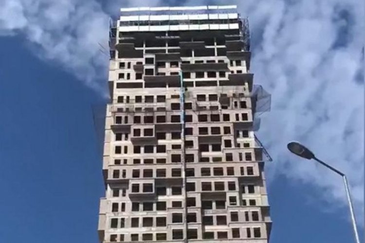 5.8'lik depremde beşik gibi sallanan o bina yine g&uuml;ndem oldu