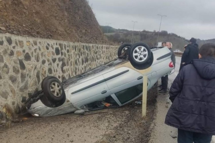 Başkent'te otomobil takla attı: 3 yaralı