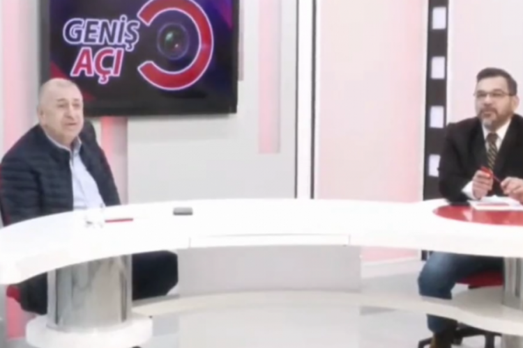 &Uuml;mit &Ouml;zdağ depreme canlı yayında yakalandı