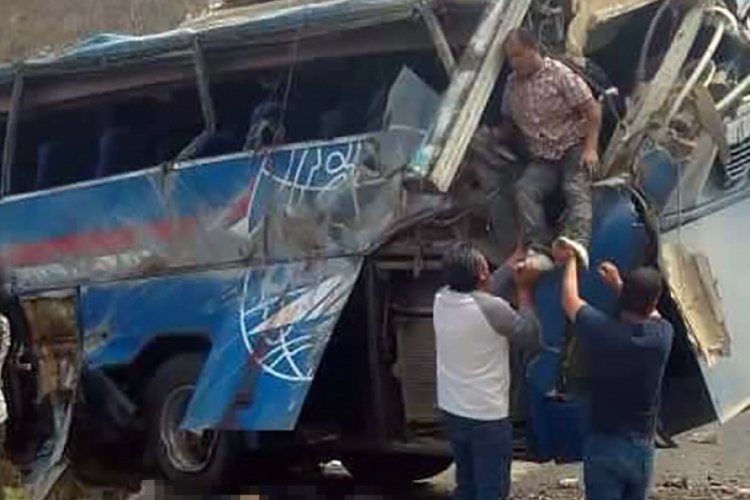 Meksika'da katliam gibi kaza: 17 &ouml;l&uuml;