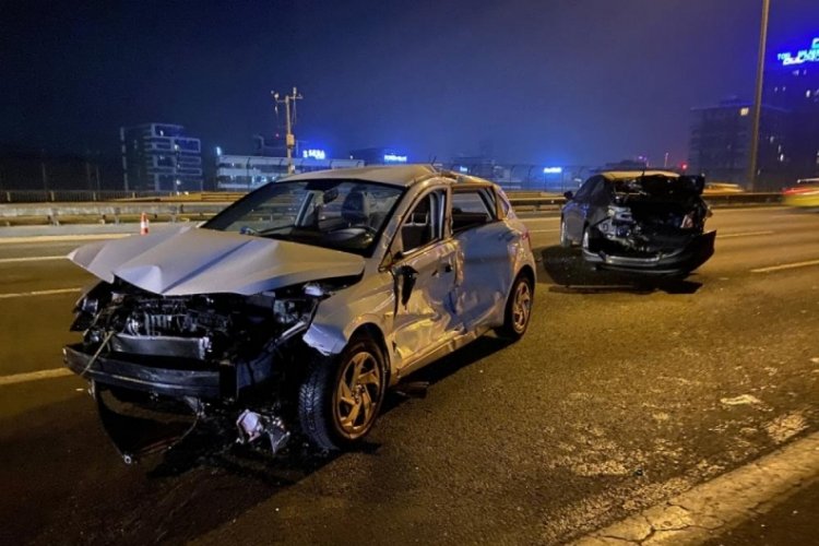 İstanbul'da otomobilden d&uuml;şen kişinin iki ara&ccedil; &uuml;st&uuml;nden ge&ccedil;ti