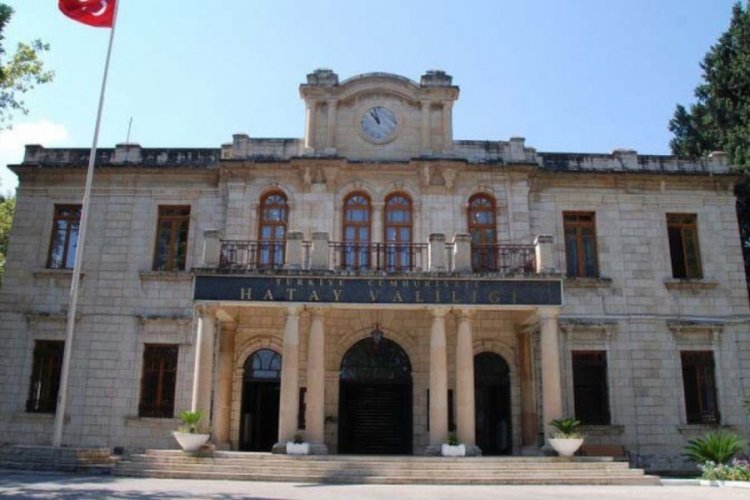 Depremde &ccedil;&ouml;ken tarihi valilik binası b&ouml;yle g&ouml;r&uuml;nt&uuml;lendi