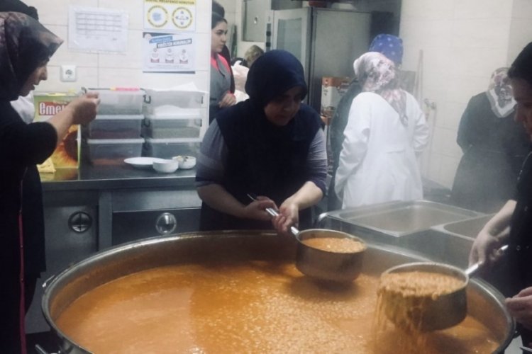 Bursa Orhangazi'de 2.635 &ouml;ğrenciye 3 &ccedil;eşit yemek veriliyor!
