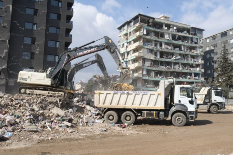 Hatay'da molozlar toplanıyor