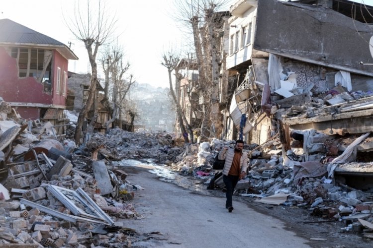 Sessizliğe b&uuml;r&uuml;nen Kahramanmaraş'ın ara sokakları havadan g&ouml;r&uuml;nt&uuml;lendi