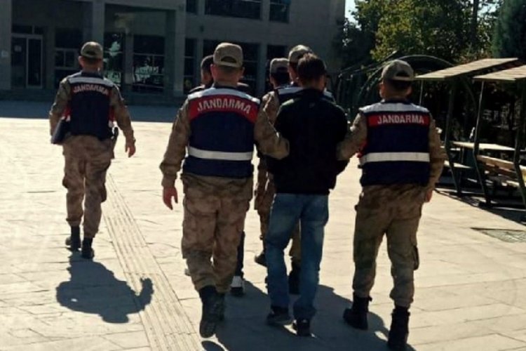 Kahramanmaraş'ta enkazdaki demirleri &ccedil;alan 2 kişi tutuklandı