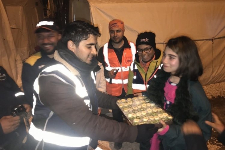 Kahramanmaraş'ta 14 yaşındaki Elif'e doğum g&uuml;n&uuml; s&uuml;rprizi