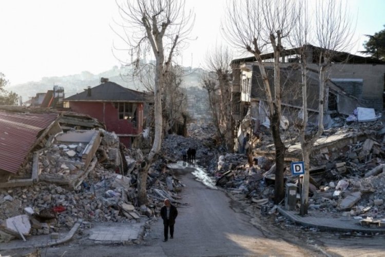 Kahramanmaraş'ın ara sokakları moloz yığınlarına teslim oldu