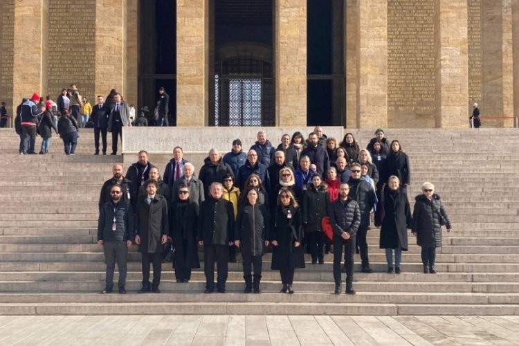 Depremde &ouml;len 32 turist rehberi Anıtkabir'de anıldı