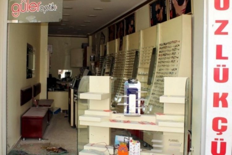 Malatya'da camı ve kapısı kırılan d&uuml;kkana kimse girmedi