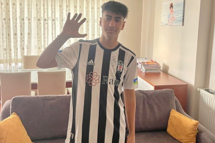 Depremzede Semih'e, Vincent Aboubakar'dan imzalı forma