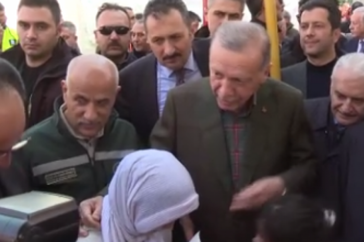 Erdoğan ve Bah&ccedil;eli, Osmaniye'de depremzedeleri ziyaret etti