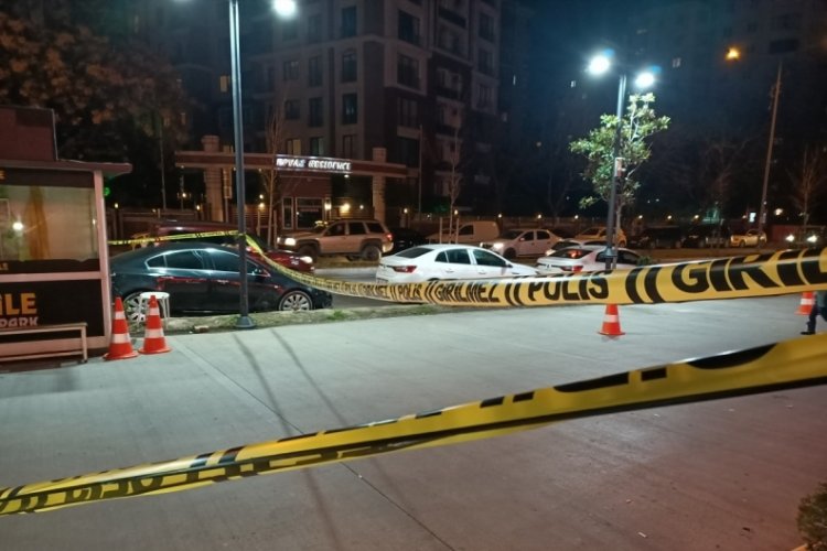 İstanbul Beylikd&uuml;z&uuml;'nde kafe &ouml;n&uuml;nde silahlı saldırı
