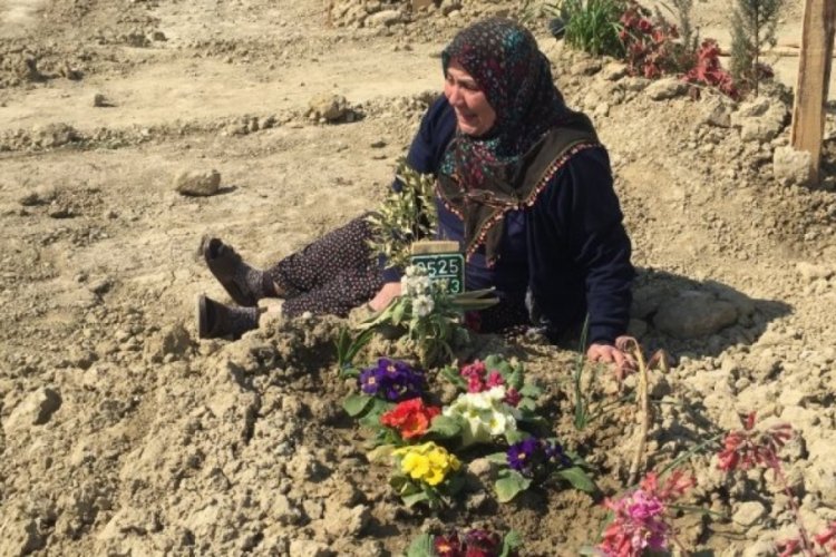Hatay'da depremde ailesini kaybeden annenin feryadı y&uuml;rek yaktı
