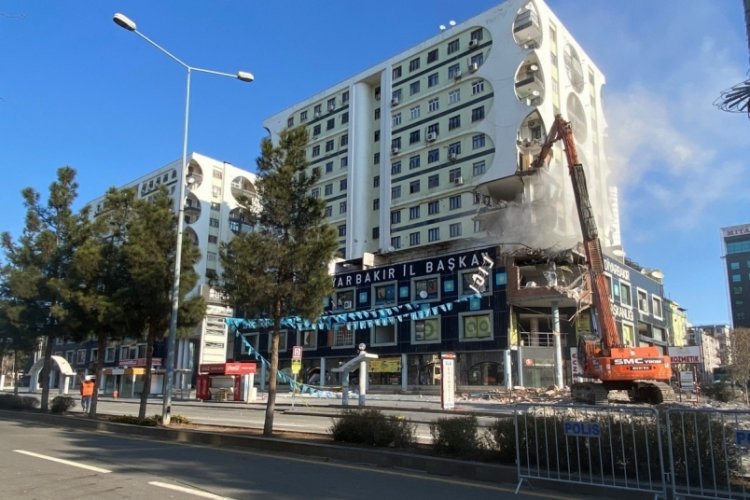 Bir&ccedil;ok kişiye mezar olan Diyar Galeria İş Merkezinin yıkımına başlandı