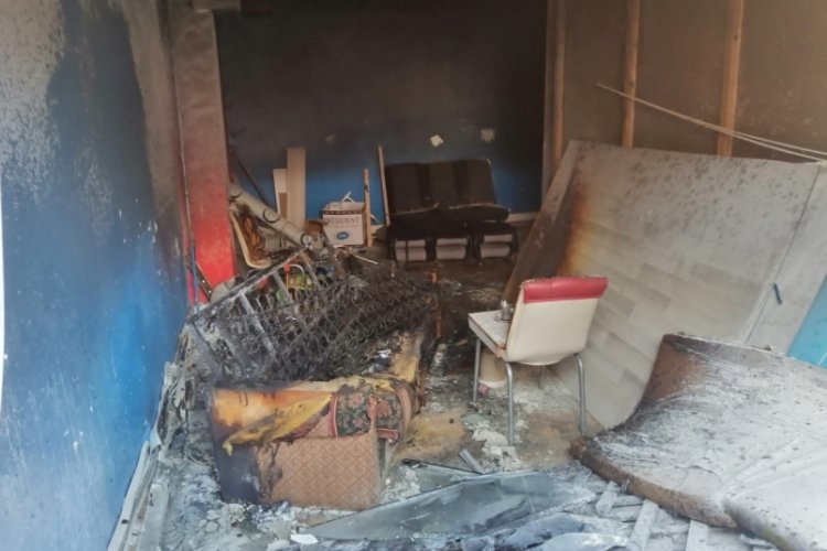 Karab&uuml;k'te depo yangınında 1 kişi yaralandı