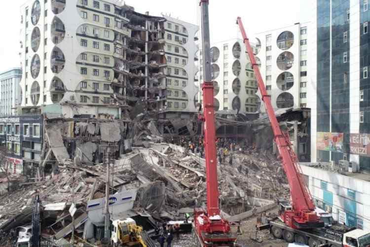 Diyarbakır'da kolon kesme, zemin suyu, &ccedil;ıkma balkon...