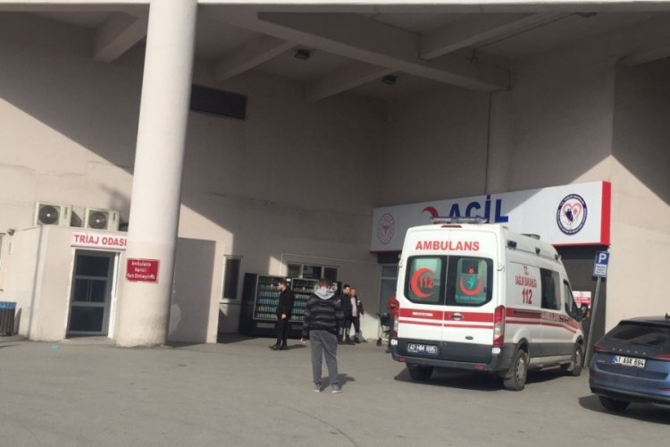 Kocaeli'nde at&ouml;lyede bakır potası, yere d&uuml;şt&uuml;: 3 iş&ccedil;i yaralı